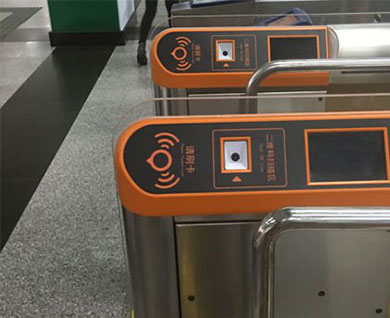 Las máquinas de boletos del metro están integradas con un módulo de escáner de c